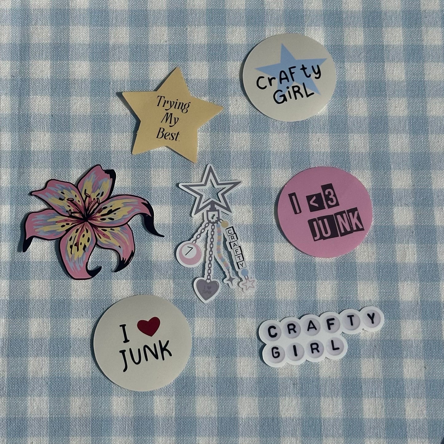 Sticker Crafty Girl 2 – Handgemaakte Die Cut Sticker